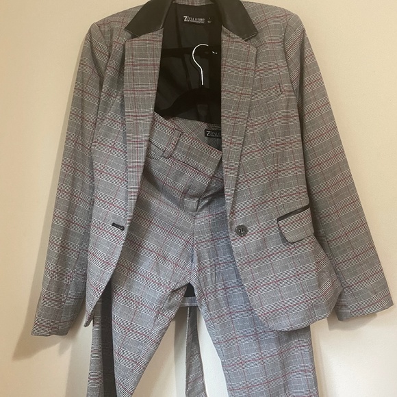 blazer- tuxedo - Picture 1 of 3